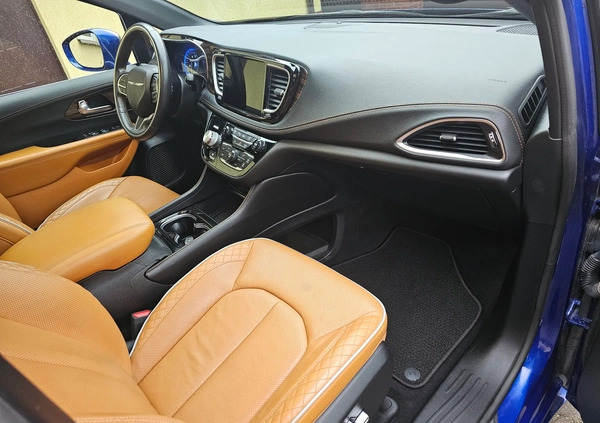 Chrysler Pacifica cena 245877 przebieg: 65537, rok produkcji 2021 z Pakość małe 781